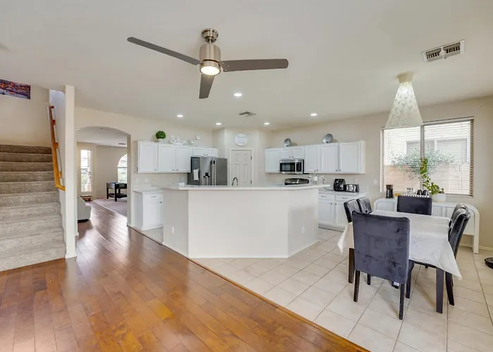 Pool & Great Location! Smart In