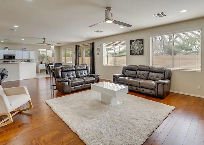 Pool & Great Location! Smart In Chandler