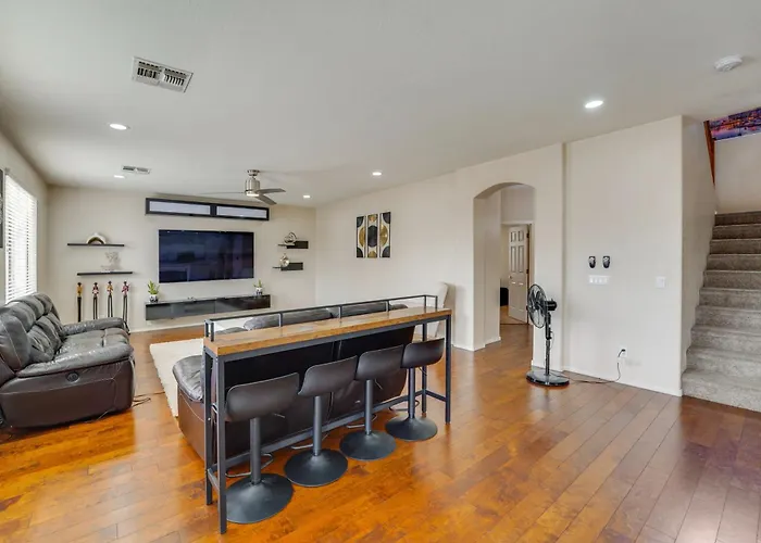 Pool & Great Location! Smart In Chandler