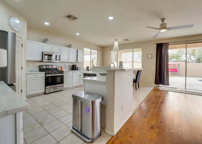 Pool & Great Location! Smart In *