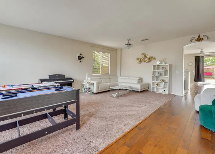 Pool & Great Location! Smart In *