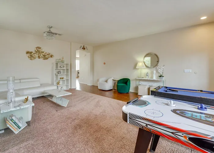 Holiday home Pool & Great Location! Smart In *