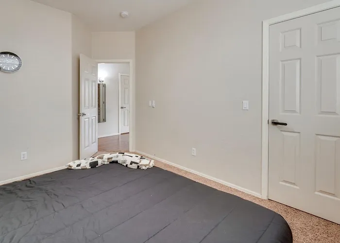 Pool & Great Location! Smart In Chandler