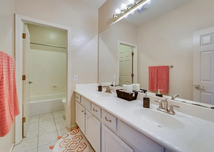 Pool & Great Location! Smart In *