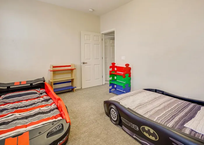 Pool & Great Location! Smart In